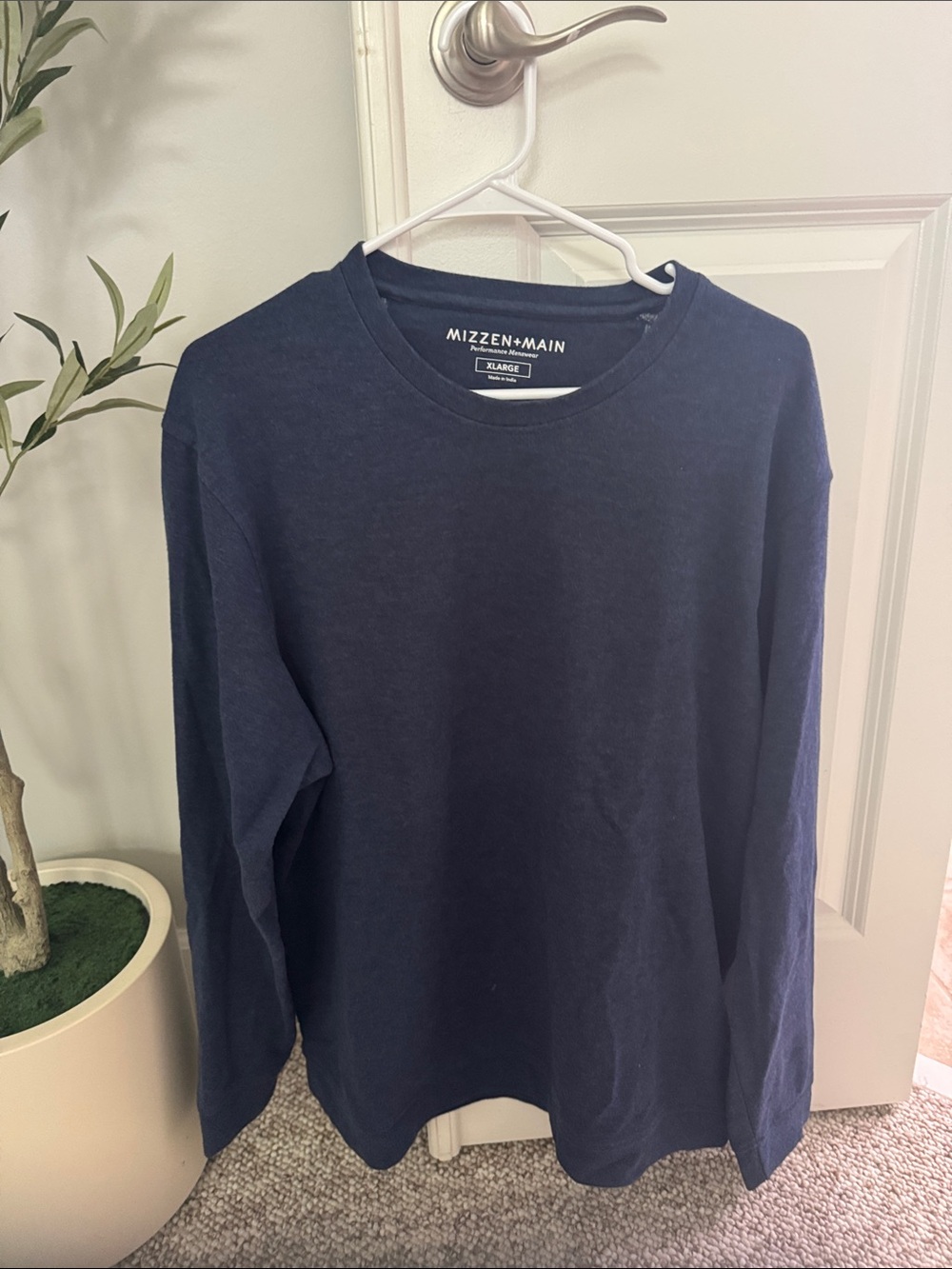 Mizzen+Main Navy Long-Sleeve Crewneck Sweater